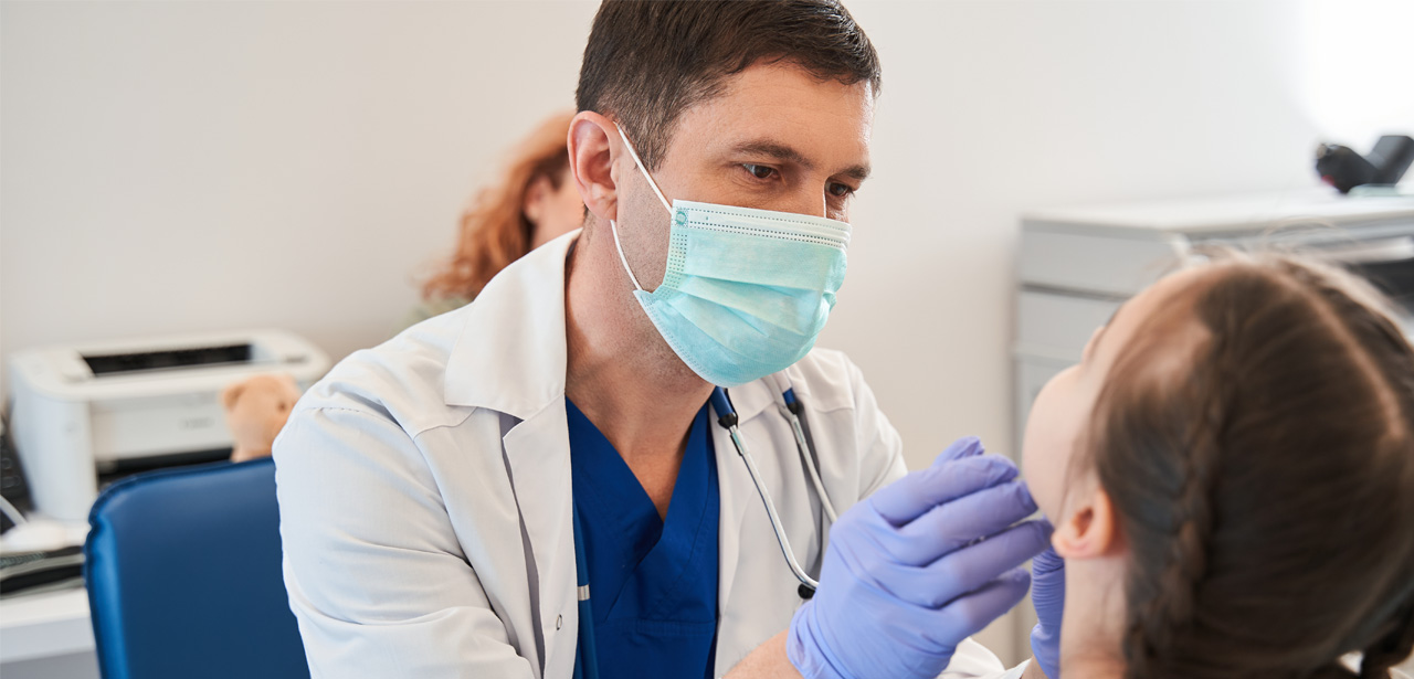 Visuel d'un enfant en consultation chez le médecin